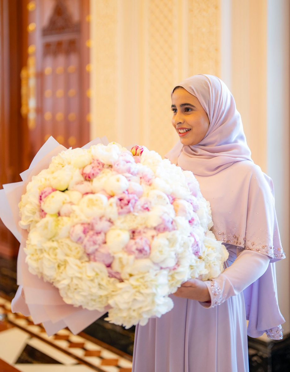 lama_sweet2011's tweet photo. حضيت بشرف مرافقة أمي #السيدة_الجليلة عهد حفظها الله في استقبال ضيفة عمان السيدة #انتصار_السيسي 
#سلطنة_عمان # #مصر https://t.co/leflsil5GY