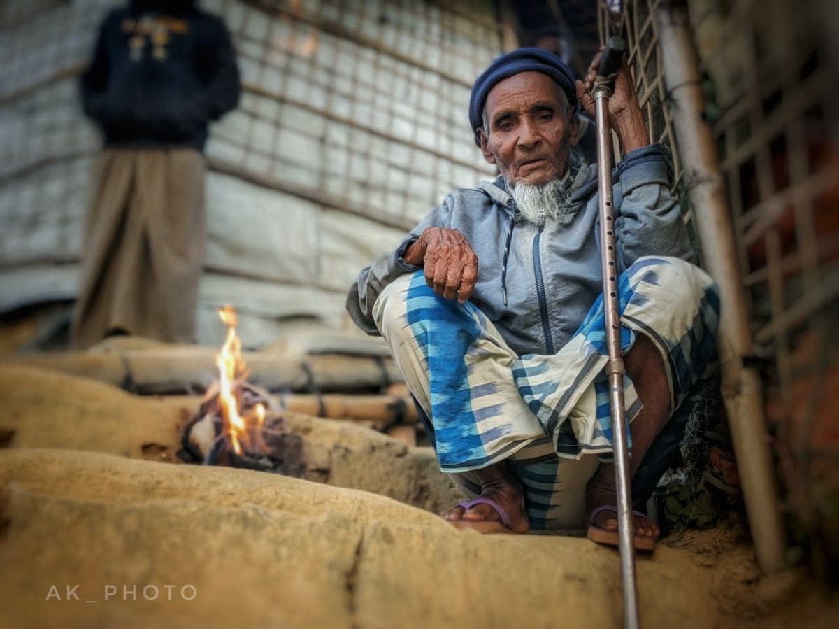 ayubkhan_dkl's tweet image. Embracing the warmth of a winter morning, a quiet moment by the fire 🔥 

#wintermorning 
#coldweatherstyle 
#warmthinwinter 

__ Ayub Khan Dkl