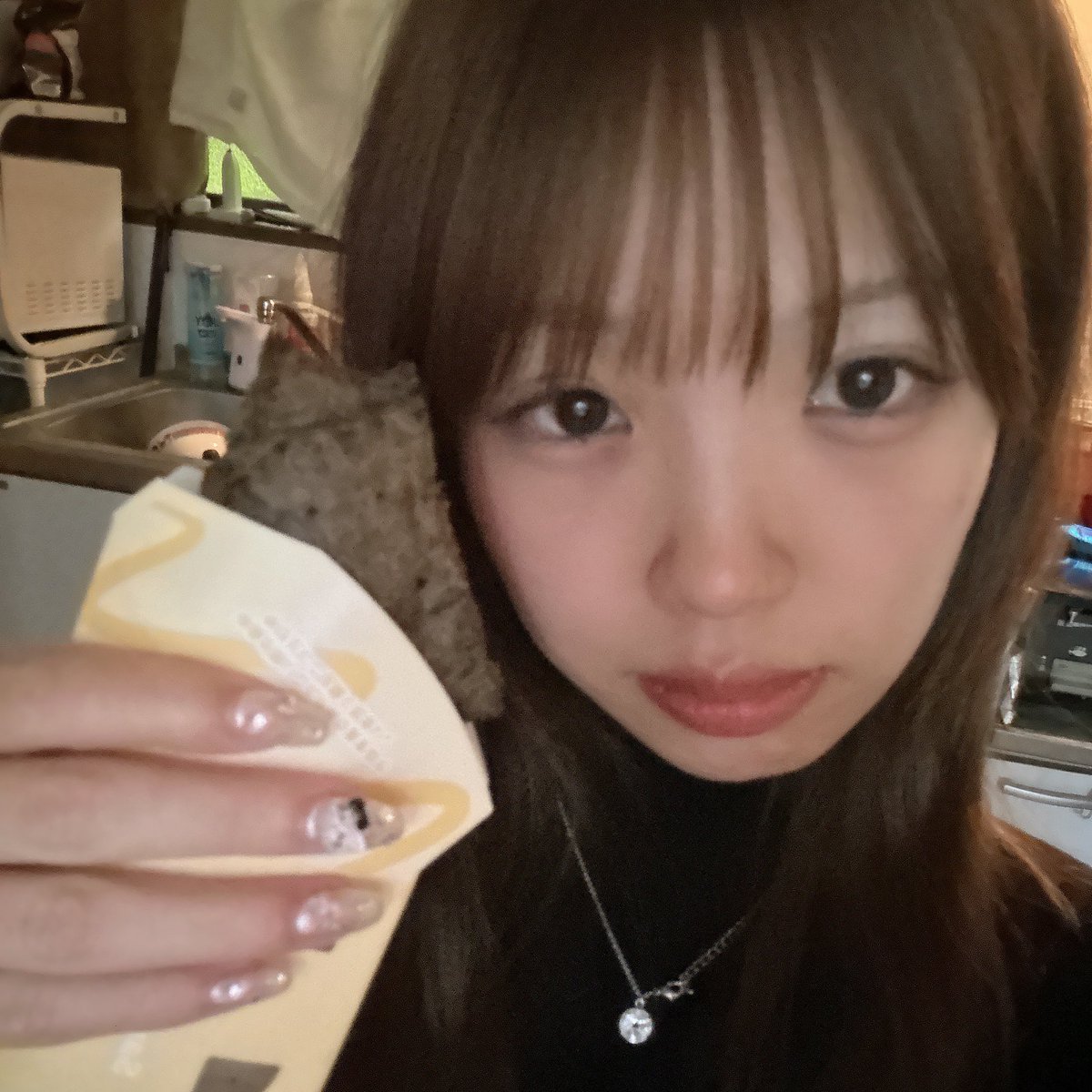 甘いもの取りすぎちゃってるけど幸せならOKです

#ホワイト生チョコアイス
#三角チョコパイ #日常 #日常垢さんと繫がりたい