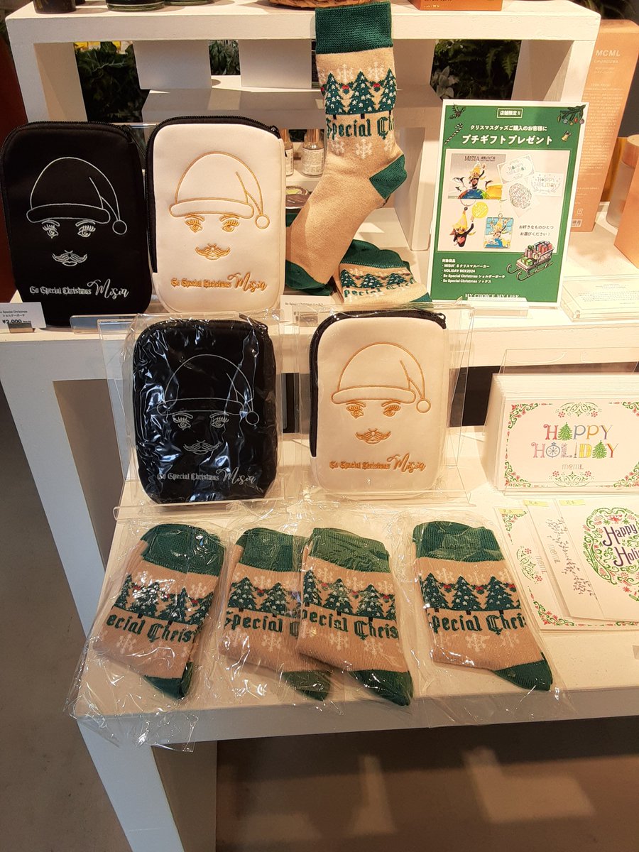 W4amxF6smg2ATu8's tweet image. # MISIA
#MCML
 クリスマス限定商品です
ポーチ👝　　❤️可愛い❤️