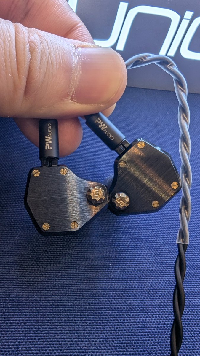 katasan_39's tweet photo. ユニメロ試作機2種
尚、ドライバー構成は不明
ちなみにどっちも結構好きなチューニング👍
#ポタフェス
#Mixwave https://t.co/aeGd6gVw02