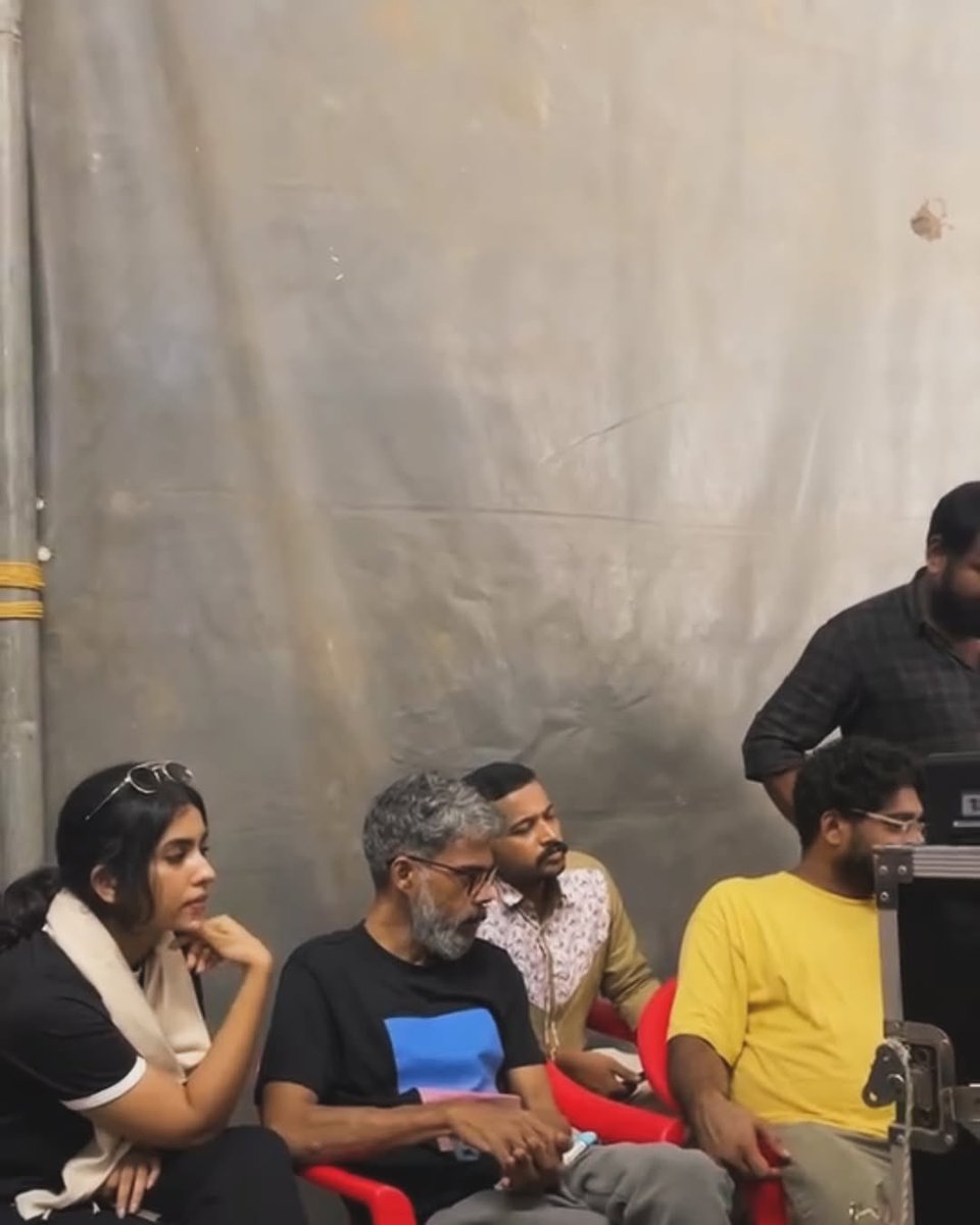 Memories through the magnifying glass 🤍✨ I learnt so much and felt so happy working with powerhouses of talent #nazriyafahadh and #ibasiljoseph Thank you so much to our director

#Sookshmadarshini