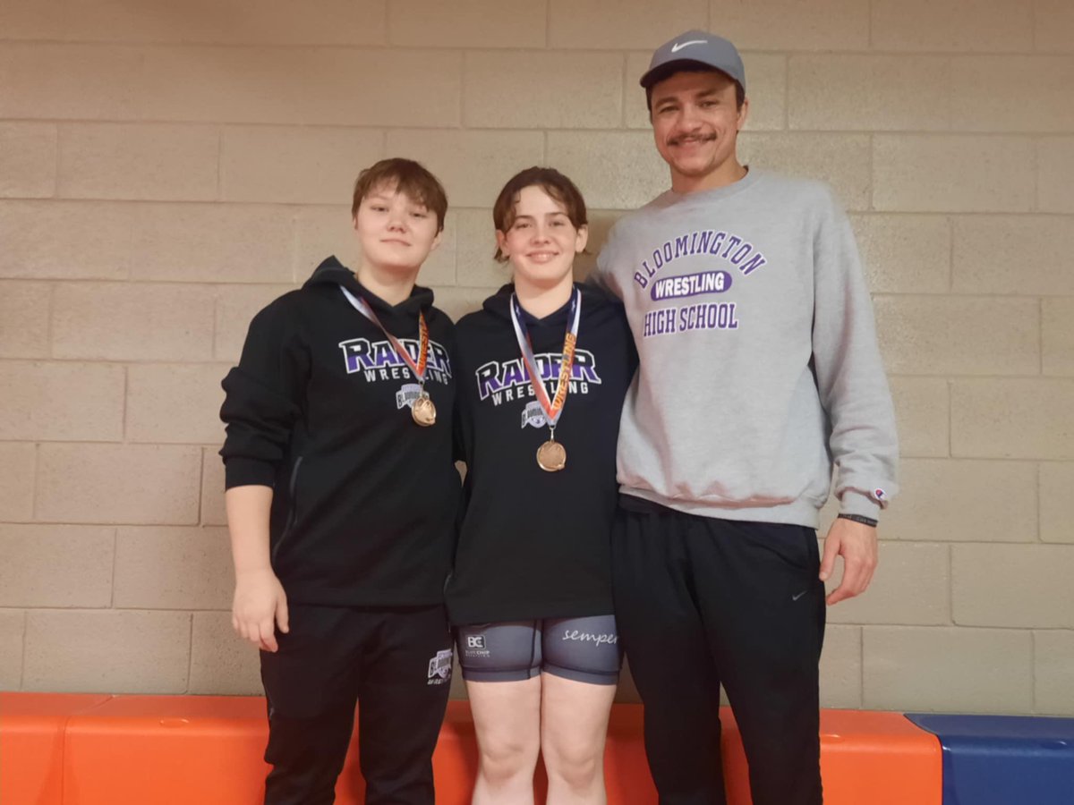BHSRaidrHistory's tweet photo. This just in: girls wrestling ties for 17th out of 34 schools in “The Munch” Invitational at Pontiac with 35 points. 

Alila Beck finished fifth at 135 pounds and Alicia Swank was third at 155. 

PHOTO CREDIT: Loretta Swank https://t.co/0aIoZGy8IU