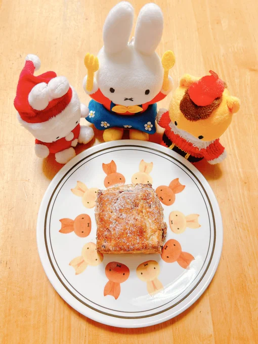 アフタヌーンティーのシュトーレンスコーン美味しかった。レーズンとか苦手なのでシュトーレンもなかなか食べる機会がないけどこちらはそれも気にならない。 