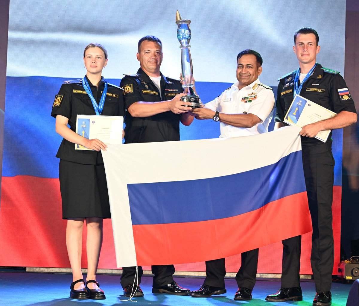 IN_NavalAcademy's tweet photo. 13th ADMIRAL’S CUP SAILING REGATTA
After an exhilarating and highly competitive series of international races, a spectacular Closing Ceremony was held on 13 Dec at Indian Naval Academy, Ezhimala. Vice Admiral CR Praveen Nair, #ComdtINA, awarded individual medals and the Championship Trophy to:-
🥇 Russia 🇷🇺
🥈 Italy 🇮🇹
🥉 India 🇮🇳
Individual Positions - Women:
🥇 Ensign Camilla Bernbei 🇮🇹
🥈 Cdt Polina Vladislavovna 🇷🇺
🥉 SLt Isha Shah 🇮🇳
Men:
🥇 Lt Gorkunov Petr Ilych 🇷🇺
🥈 2nd Lt Darius Lee Kheng Wee 🇸🇬
🥉 Ensign Pappas Vissarion 🇬🇷
#TheHorizonAwaits for the 14th Edition of the ADMIRAL’S CUP SAILING REGATTA in 2025!
#BuildingBridgesOfFriendship
@indiannavy
@IN_HQSNC