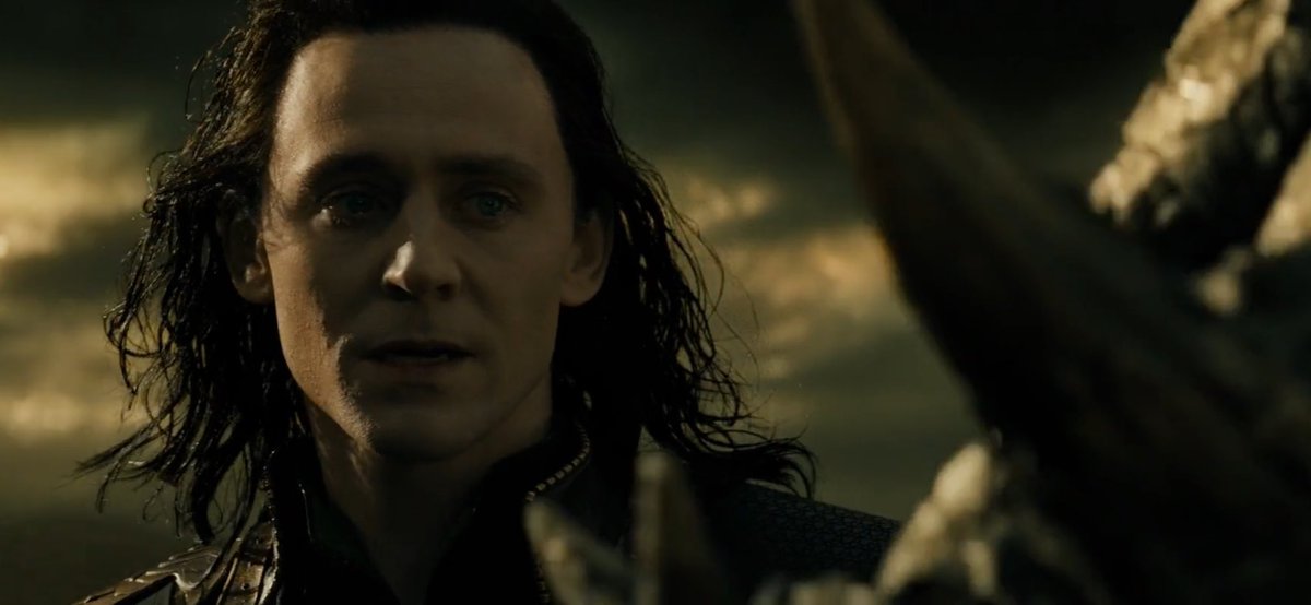 his hair looks sooo greasy here. wanna lick it