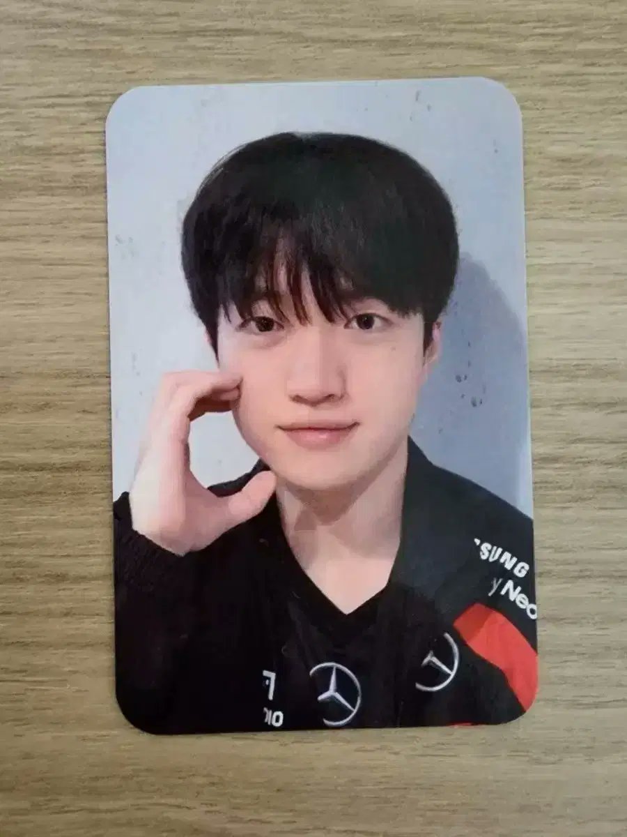 the pro-gamer                         the photocard