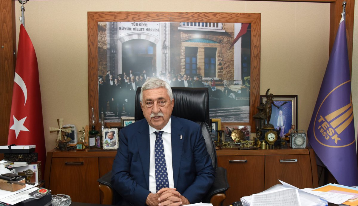 ESNAFIN ÜZERİNDEKİ SGK PRİM YÜKÜ HAFİFLETİLMELİ

Esnaf ve sanatkârların sigorta primleri gerçekten çok yüksek. Zaten ödeyemiyorlar. Sıkıntının en büyüğü de bundan sonra artacak. Bildiğiniz üzere her yıl asgari ücretle birlikte sosyal güvenlik primleri de artıyor. Ancak en düşük