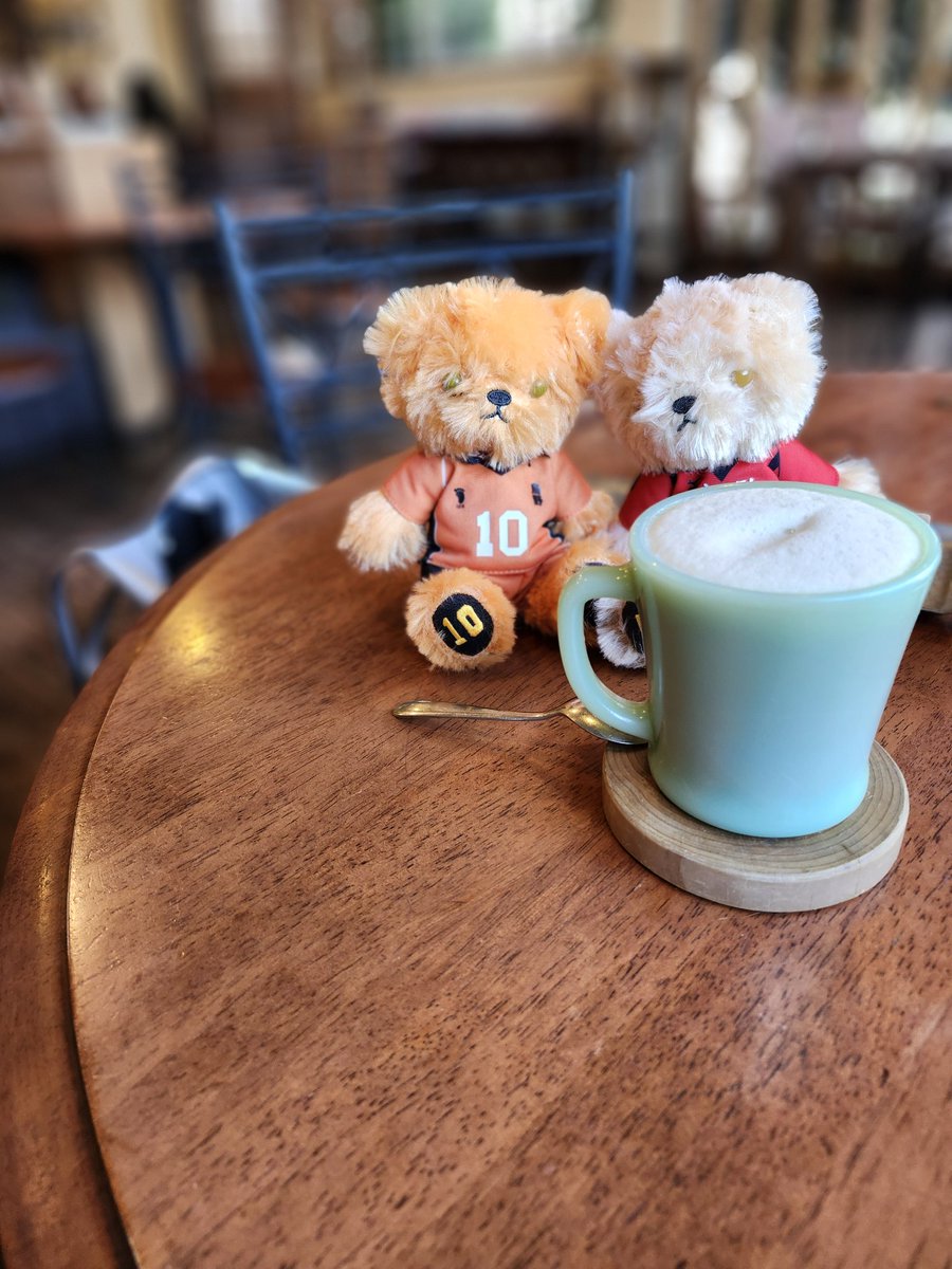 hyou_2025's tweet photo. 友達と長命ヶ丘にあるカフェ\(●°ω°●)/
看板犬のくりまるくんおやすみタイム可愛すぎた
メニューの犬ちゃん可愛い天才すぎる
#看板犬 #秋田犬
#ROUTE99 https://t.co/fmiXhqKRQT