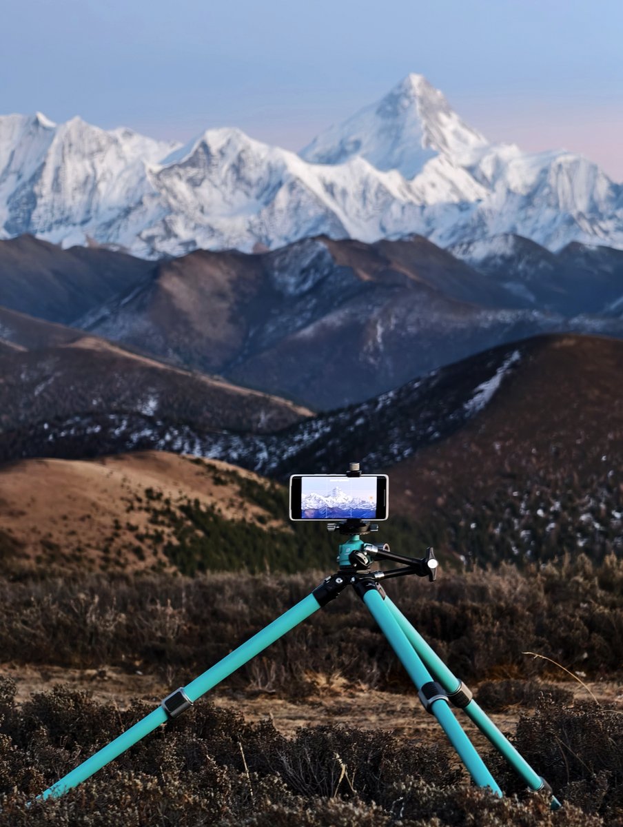 LeofotoZS's tweet photo. Under the sacred aura of Gunga Mount, we witnessed a visual spectacle with Leofoto tripods!

Whether you're capturing the first rays of sunrise or recording the brilliance of the starry sky, Leofoto tripod always is your stable and reliable choice. 

#Gunga #Tibet #landscape https://t.co/l8saLUFOfO