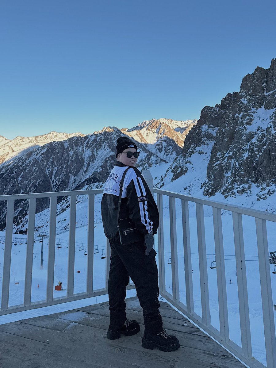 CH000LO's tweet photo. snow much fun 💯 #kazakhstan 🇰🇿 https://t.co/eXtfiLOCYB