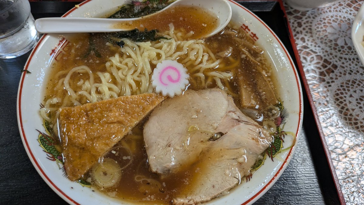 mendohren's tweet photo. 丸鶴＠大山
ワンタン麺、チャーシューチャーハン

ワンタン麺は昆布などの出汁をしっかり感じつつ鶏の旨味もくる。
キツネがいい仕事してる。ワンタンも肉厚でこれも良い。
チャーハンはしっとりを極めたもの。
最高に美味しい。若い頃を思い出す。
本当にお世話になりました。

またきたい。 https://t.co/EnemBDQZaI