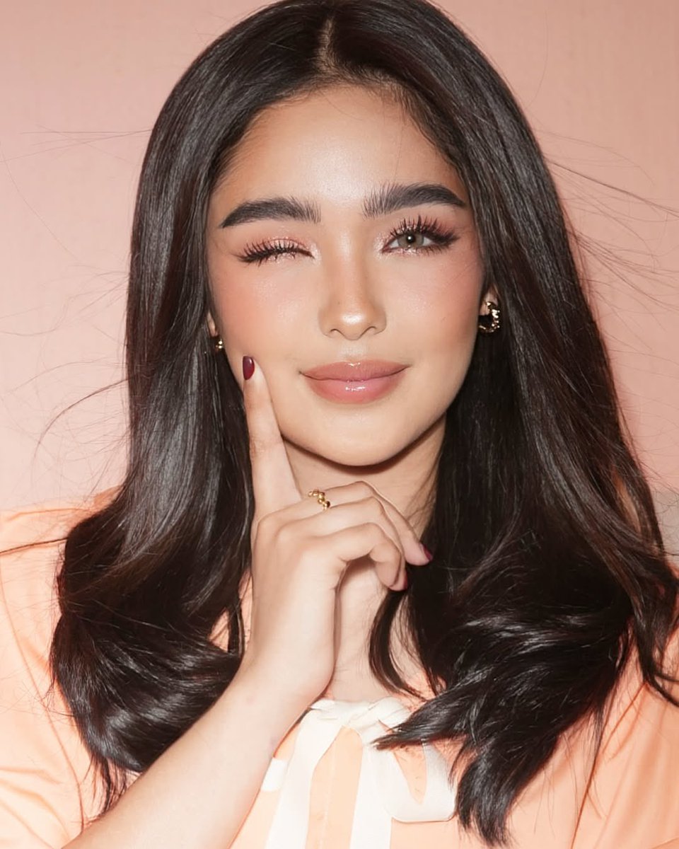 psngayondigital's tweet photo. FACE CARD ALWAYS VALID 🤍 

Aktres na si Andrea Brillantes, gorgeous-looking sa photos na ini-upload ng makeup artist na si Anthea Bueno.

(Instagram/anthenabueno) https://t.co/s7QOk2aGtX