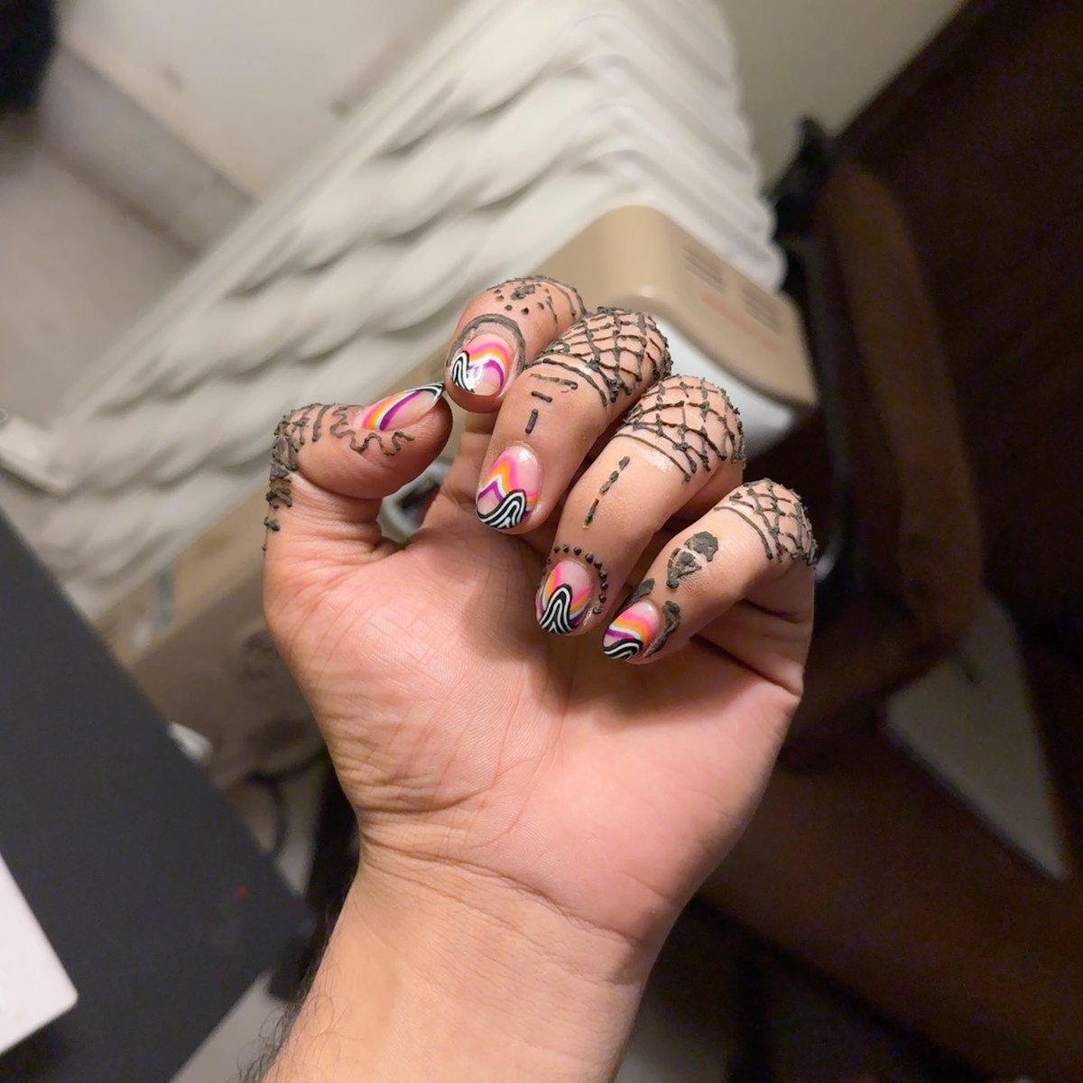 VDhaulta's tweet photo. Just a little bit of this, a little bit of that, a splash of color, and a whole lot of chat! https://t.co/OrXNUDanL4