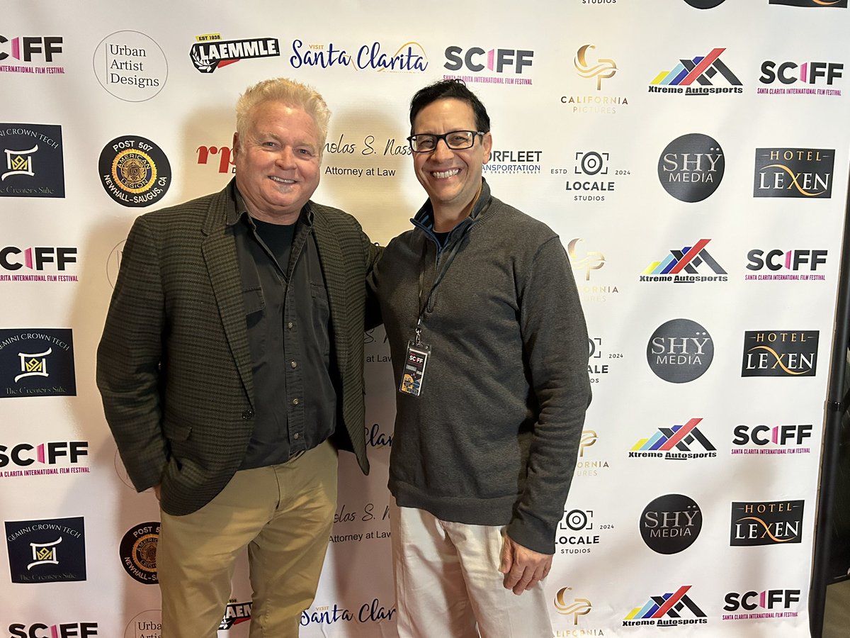 Dennyscomedians's tweet photo. #Two #Comedians and a #RedCarpet @realjayhewlett @chrisspinelli2 What could go #wrong? #ComedyHost #SCIFF #SantaClaritaInternationalFilmFestival @laemmlenewhall #SantaClarita #California #Photo #movies #comedy #art #music all this #weekend #FilmBlockHost #Hollywood #Entertainment https://t.co/AAzv6fhiG1