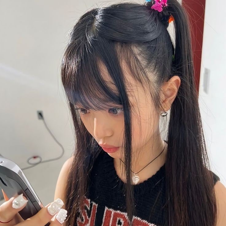 hanni looks tweet media