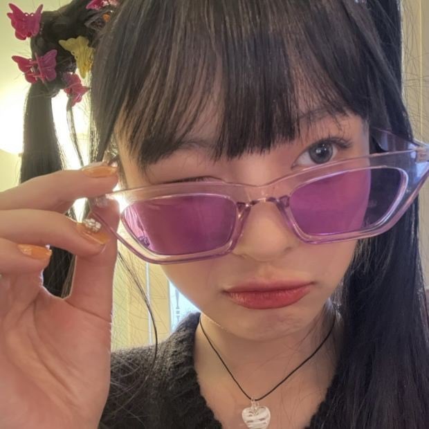 hanni looks tweet media