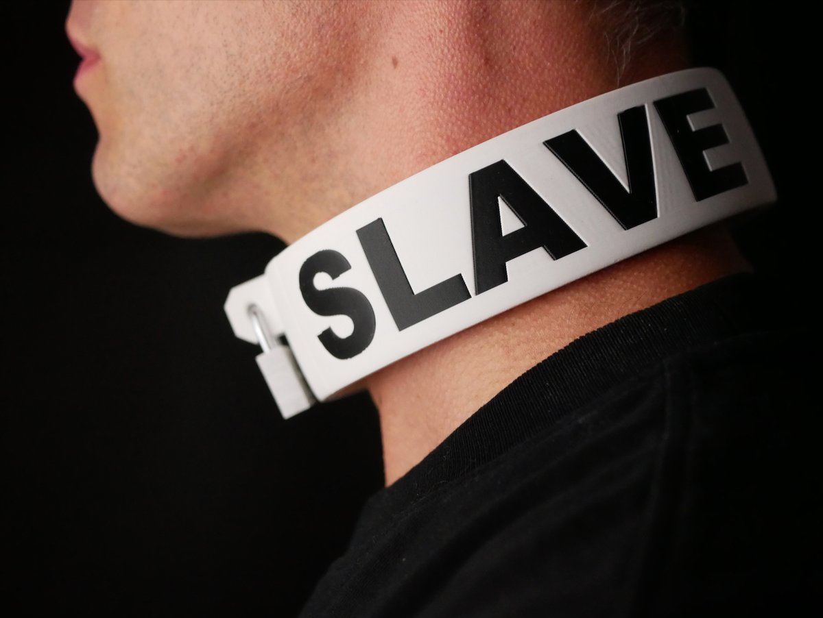 kinkystuffmade's tweet photo. Are you a SLAVE, SLUT, SUB or BOTTOM🤔?
Let yourself be tagged: Custom text, custom fit and escape proof😈
The perfect neck restrain for your slave!
#kinkystuffmade #gaybdsm #collarstatement https://t.co/XjkqZv9ljE