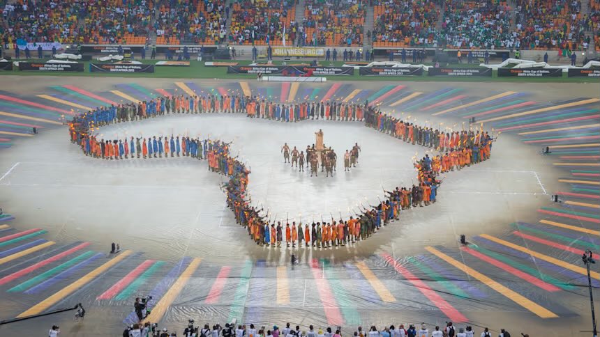 Pog9243's tweet photo. CAN 2025 : les 24 qualifiés sont connus ! 🏆⚽️
La phase finale aura lieu au Maroc.
Le pays hôte sera rejoint par des favoris comme le Sénégal, l’Algérie et la Côte d’Ivoire.
Rendez-vous pour une édition mémorable où la succession des Éléphants est en jeu ! https://t.co/pVt5HyuZCG