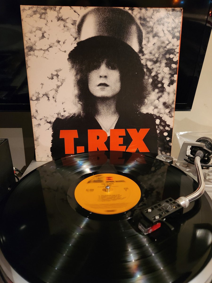 SpinVinyl1's tweet photo. Legendary Marc Bolin with T.Rex and their second album The Slider. Marc had such a knack for song writing and coming up with cool sounding guitar hooks. The Slider has some of his best work with Metal Guru, Telegram Sam and Spaceball Ricochet.
#TRex #TheSlider #vinylrecords https://t.co/bPuw9PJiVB