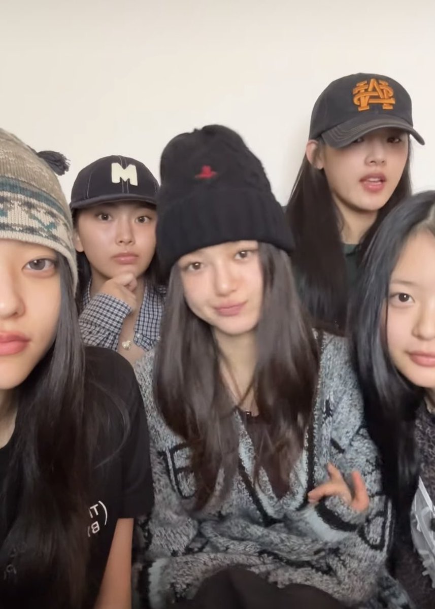 hanni looks tweet media