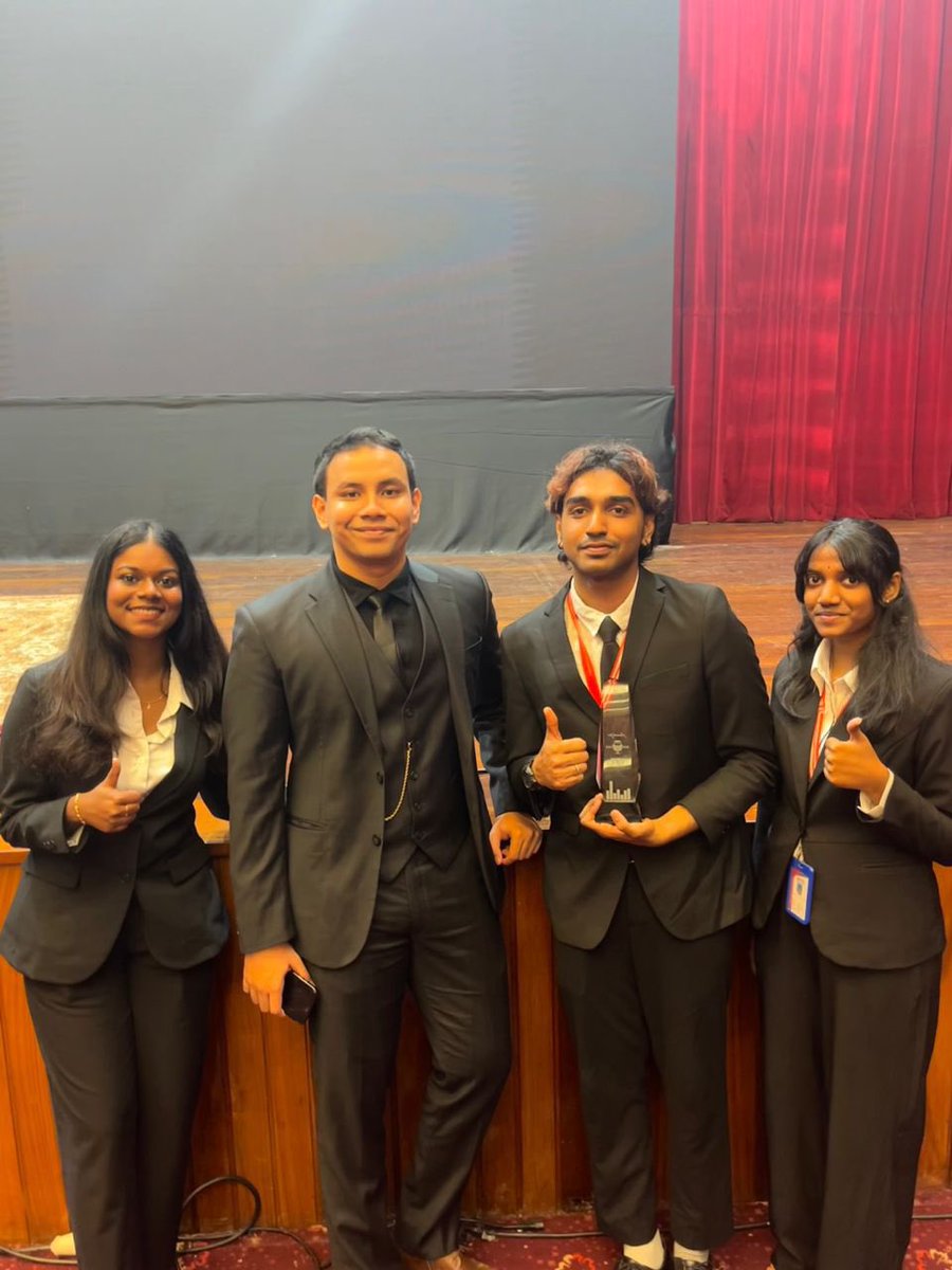 MsumalaysiaS's tweet photo. Congratulations to FTESL students, Kisshor Balasubramaniam , Puspamathiy Ravindran, & Thanusri Xavier for winning the SESS Talk competition. They ace the competition with “The Dark Side of Fame”.
#SESS #MSU #SESStalk #FTESL @EnrolmentMsu https://t.co/TyLkDf4B7x