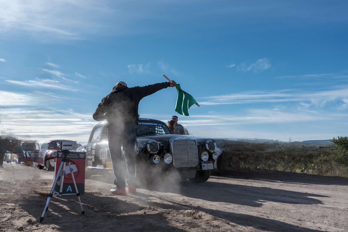 La Carrera Panamericana 2023 🏁
•The ultimate road race•
Mercedes Benz 180 -1961- # 911
Swap MB SLK 230 Kompressor 
📸 Sandra Hernández Sánchez <a href="/vita_flumen/">Sandra Hernández</a> 
Instagram @die_chefin_911