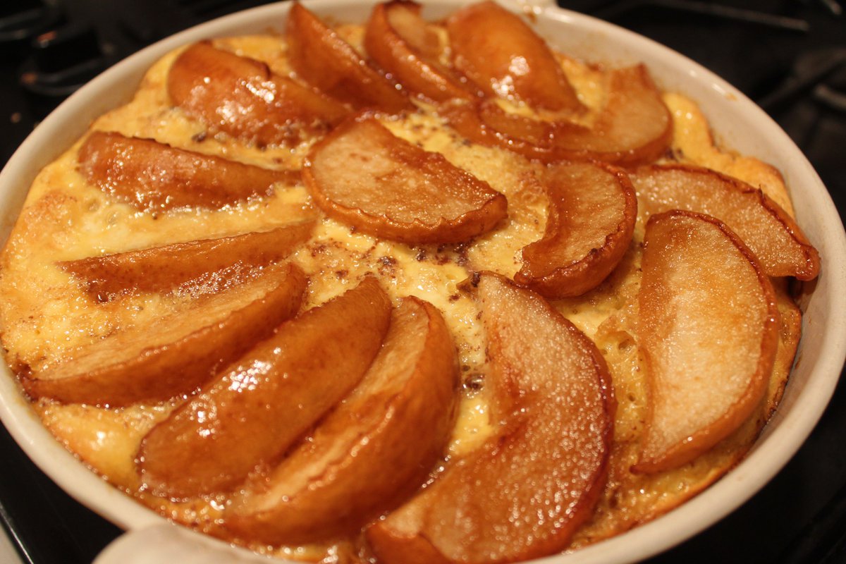 Foodfaye's tweet image. Loved this bread pudding baked with custard and caramelized Butterscotch Pears!  The pears, also known as Korean Pears, are from @MelissasProduce.
melissas.com/blogs/dessert/…

#FamilyBakingChallenge #pears #breadpudding #baking #koreanpears