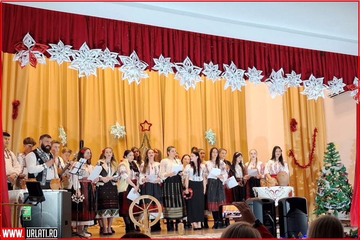 URLATI's tweet photo. 🎄 Spiritul Crăciunului - Un mesaj de speranță! ❤️
📍 Casa de Cultura Urlati

Cu stimă,
Echipa https://t.co/IgRj4g4mqz 
#URLATI 
#OrasulDintreVii 
#DrumulVinului https://t.co/PJdznDcq2K