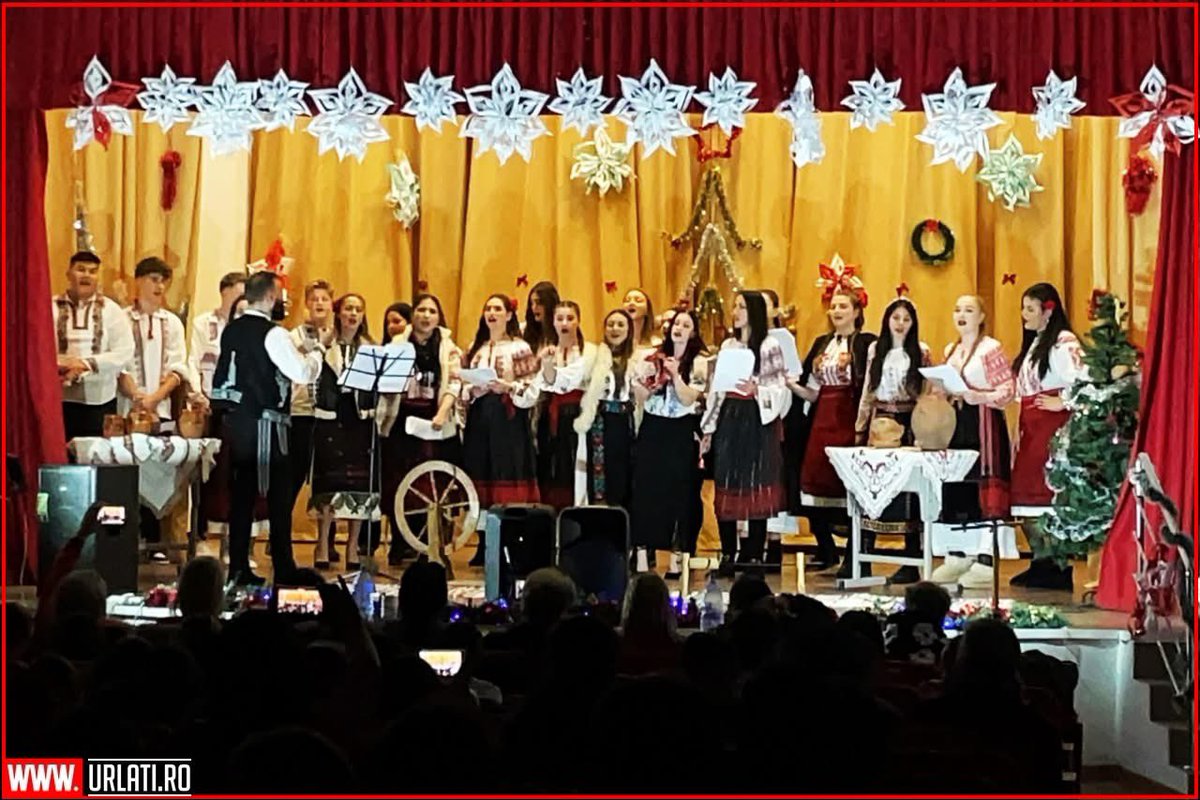URLATI's tweet photo. 🎄 Spiritul Crăciunului - Un mesaj de speranță! ❤️
📍 Casa de Cultura Urlati

Cu stimă,
Echipa https://t.co/IgRj4g4mqz 
#URLATI 
#OrasulDintreVii 
#DrumulVinului https://t.co/PJdznDcq2K