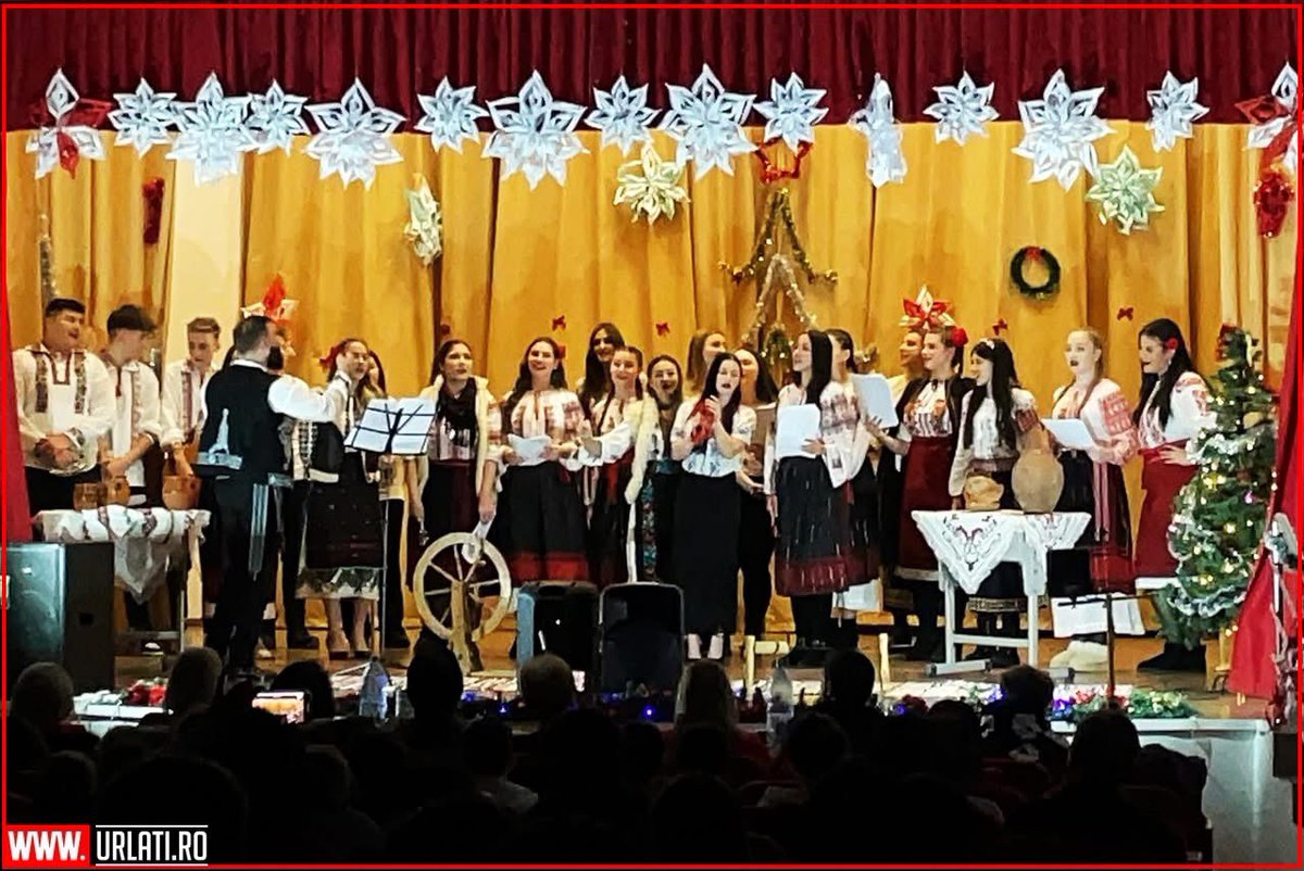 URLATI's tweet photo. 🎄 Spiritul Crăciunului - Un mesaj de speranță! ❤️
📍 Casa de Cultura Urlati

Cu stimă,
Echipa https://t.co/IgRj4g4mqz 
#URLATI 
#OrasulDintreVii 
#DrumulVinului https://t.co/PJdznDcq2K