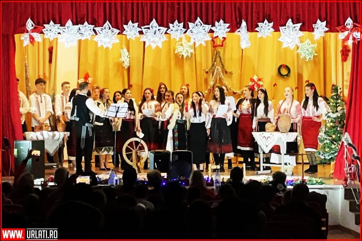 URLATI's tweet photo. 🎄 Spiritul Crăciunului - Un mesaj de speranță! ❤️
📍 Casa de Cultura Urlati

Cu stimă,
Echipa https://t.co/IgRj4g4mqz 
#URLATI 
#OrasulDintreVii 
#DrumulVinului https://t.co/PJdznDcq2K