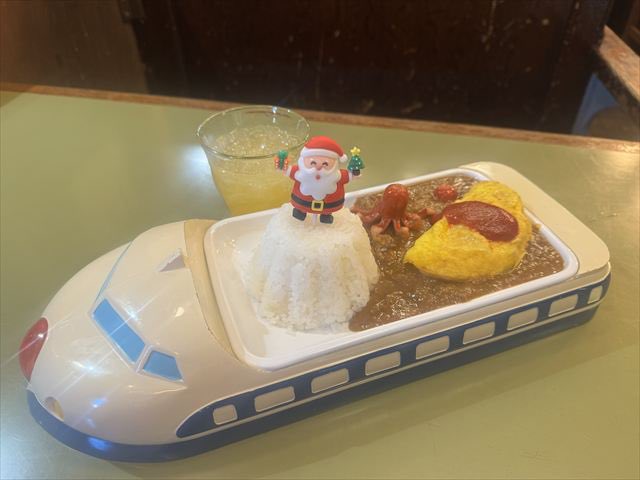 Niagara_curry's tweet photo. こんにちは☺️
カレーステーションナイアガラです！！

🎄臨時列車運行のお知らせです🎄
新幹線カレークリスマス号が運行します🤶 12月14日（土）より年内限定で運行います！
⬇️新幹線カレークリスマス号　¥1200 https://t.co/K308mXQ49n