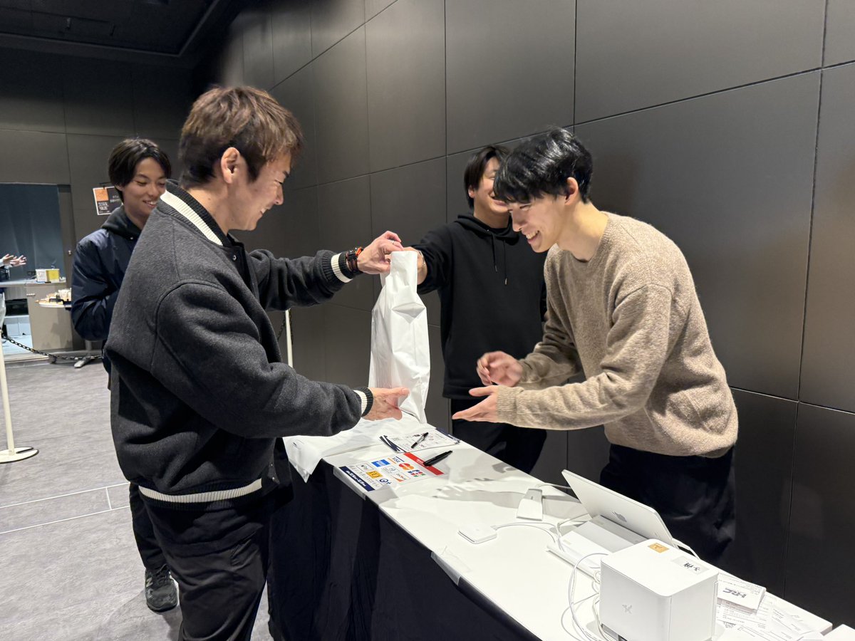 rensato85's tweet photo. 大津さんに購入していただきました🤣
#HRSF2024 https://t.co/jm98kOTzj8