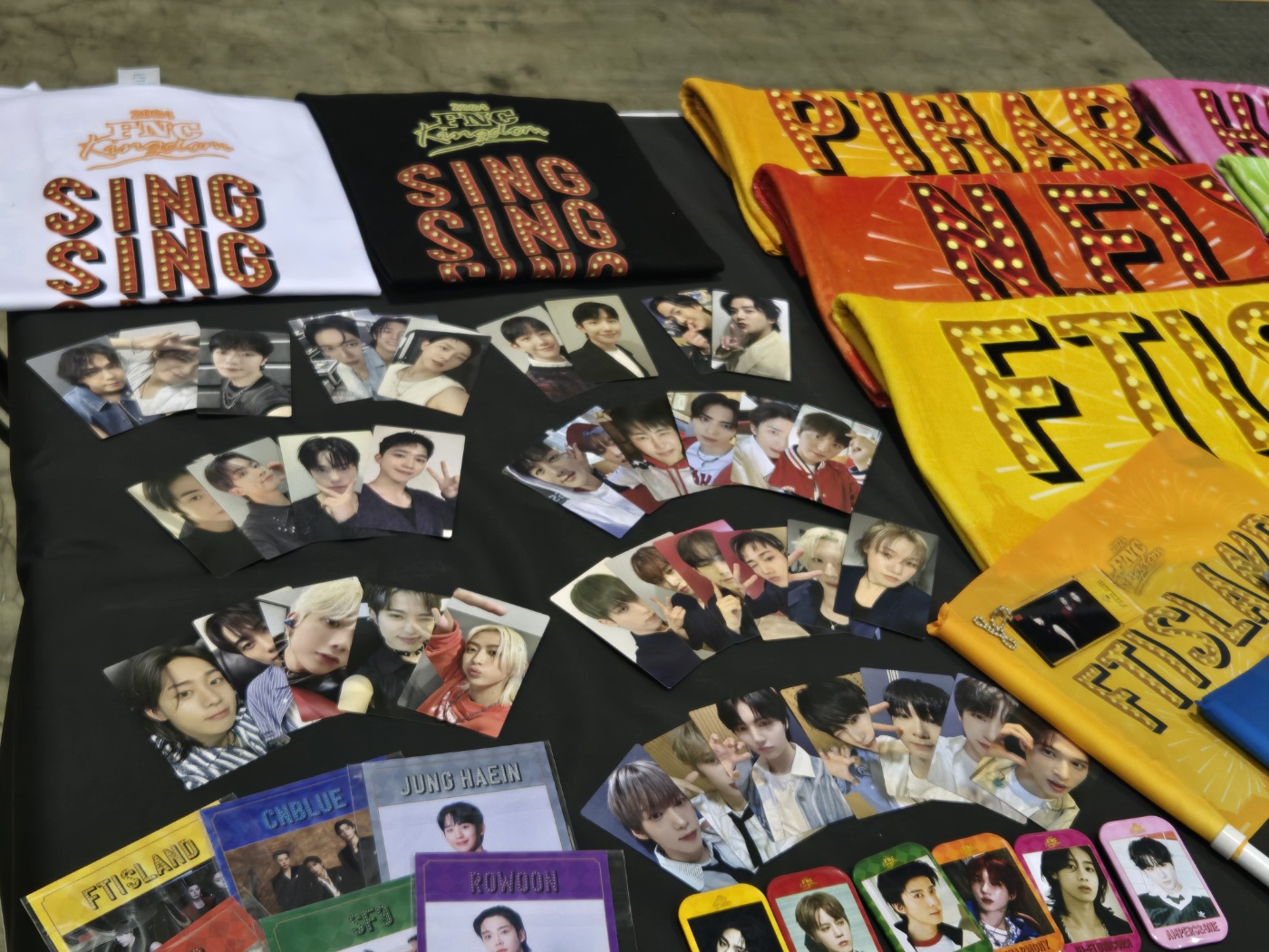 FNC Kingdom 2024 CNBLUE 青色フラッグ直筆サイン入り 商品詳細ページ | FNC JAPAN ONLINE STORE | 【Blu-ray】2024