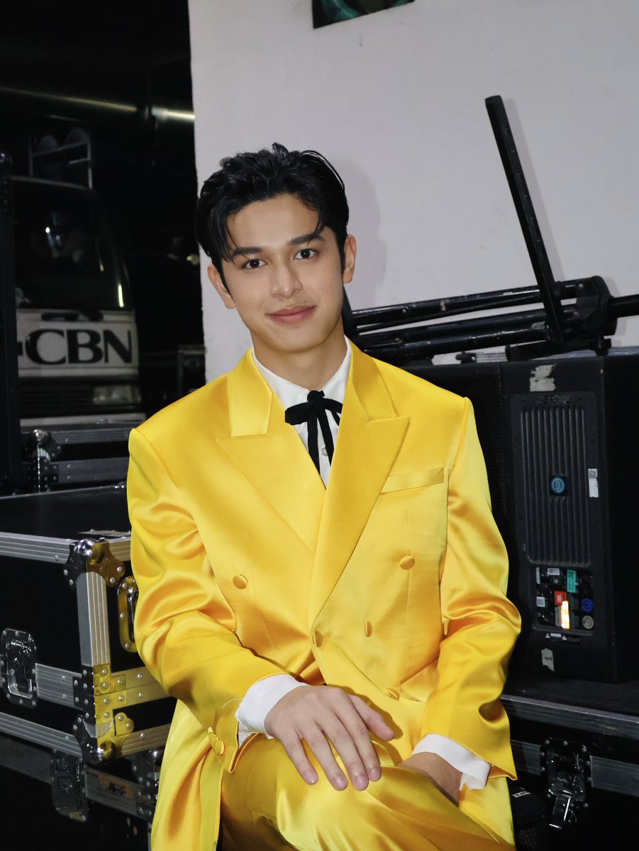 Rise Artists Studio tweet media
