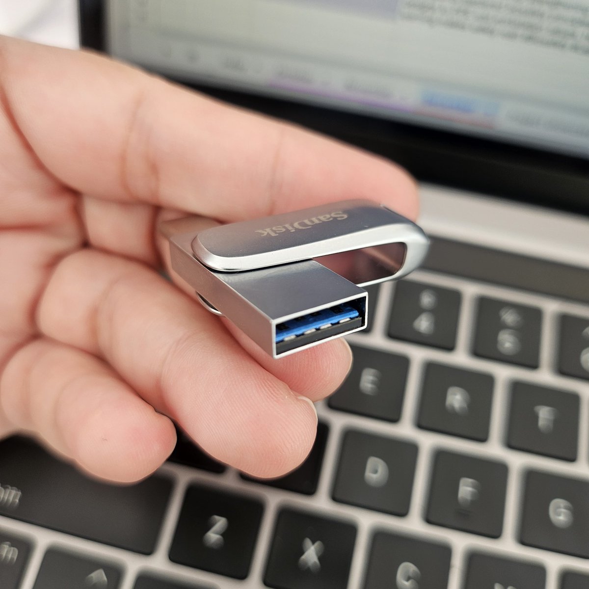 funnylove21's tweet image. ตอบโจทย์ทำงานข้ามระบบมาก ได้ทั้ง type c และ USB เสียบคอมได้ มือถือก็ได้ ในชั่วโมง wifi กาก ก็โหลดไฟล์ลงมือถือ โยนลง thum แล้วยื่นให้คอนโทรล จบ! #ลัดดารีวิว #thumdrive #SanDisk 

พิกัด: s.shopee.co.th/8AFdi56sHx