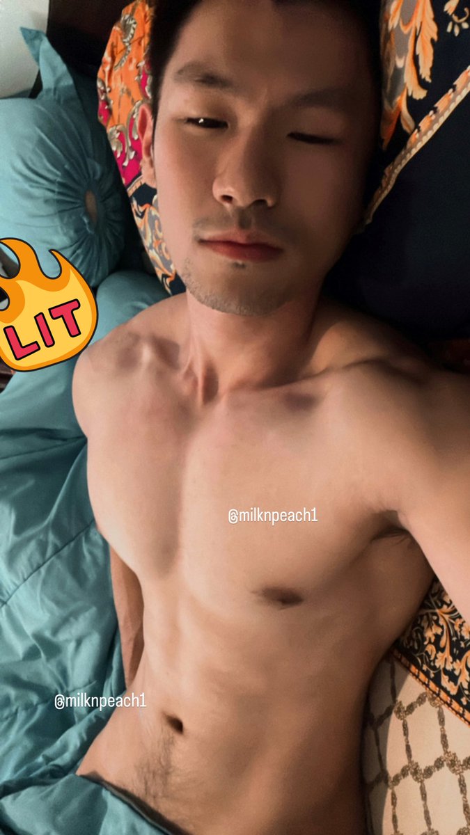 milknpeach1's tweet photo. So drunk last night, maaf yang ketabrak bibirku ya 🙏🏻 https://t.co/0232hQhpE8