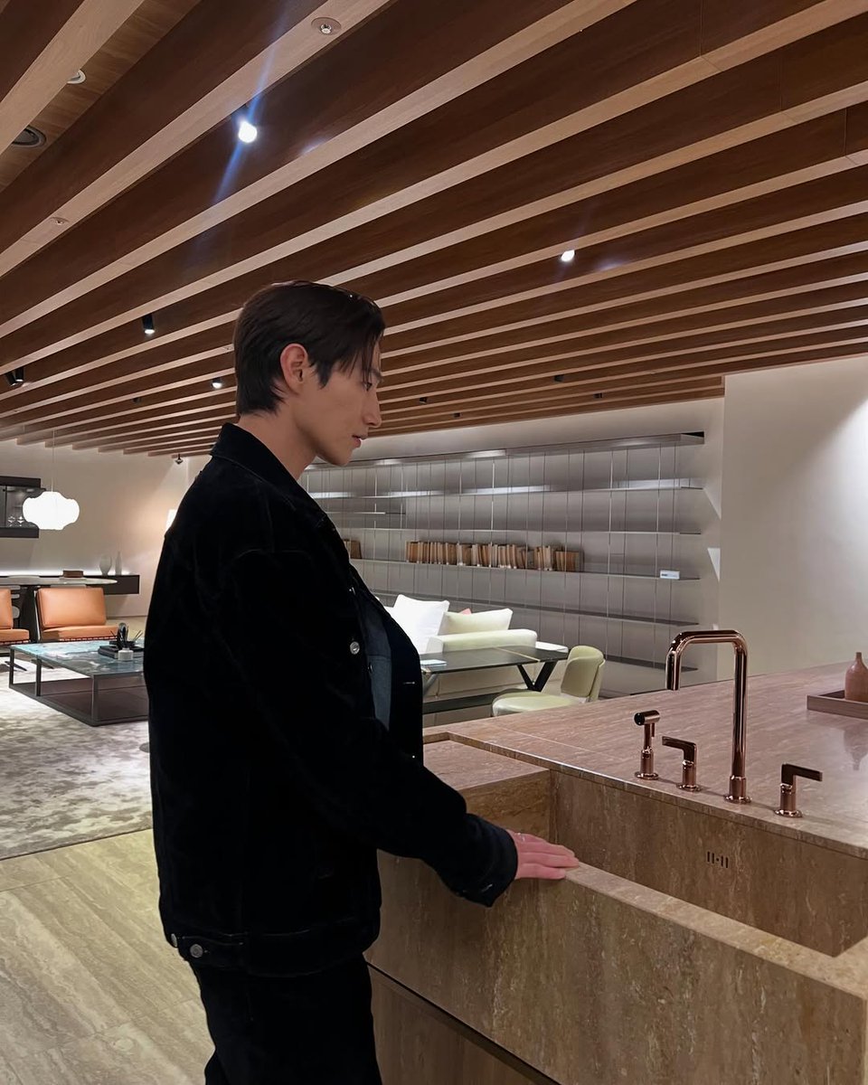 COSMOGYRALs's tweet photo. Checking out Han Royale new store that's about to open soon. https://t.co/mkpxv1AXhZ