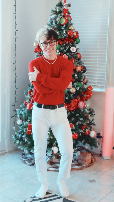 Feeling festive https://t.co/U9SCnxMlVO