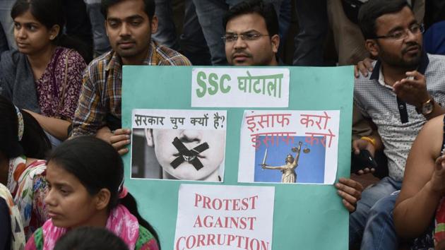 Surendr0032083's tweet photo. देश के छात्र कब तक बैठे रहेंगे।
आंदोलन तब तक जारी रहेगा जब तक SSC छात्रों को उनका हक नहीं दे देता।

किसानों, गरीबों, मजदूरों के लड़का, लडकी दिन रात मेहनत करते हैं, आख़िर में उनको असफलता ही मिलती है।
इसलिए SSC को खुद जांच करनी चाहिए, ओर  छात्रों के साथ न्याय हो।

#SSC_SCAMMER
#SSC_JAWAB_DO 
#boycott_media 
#SSC_SCAMMER