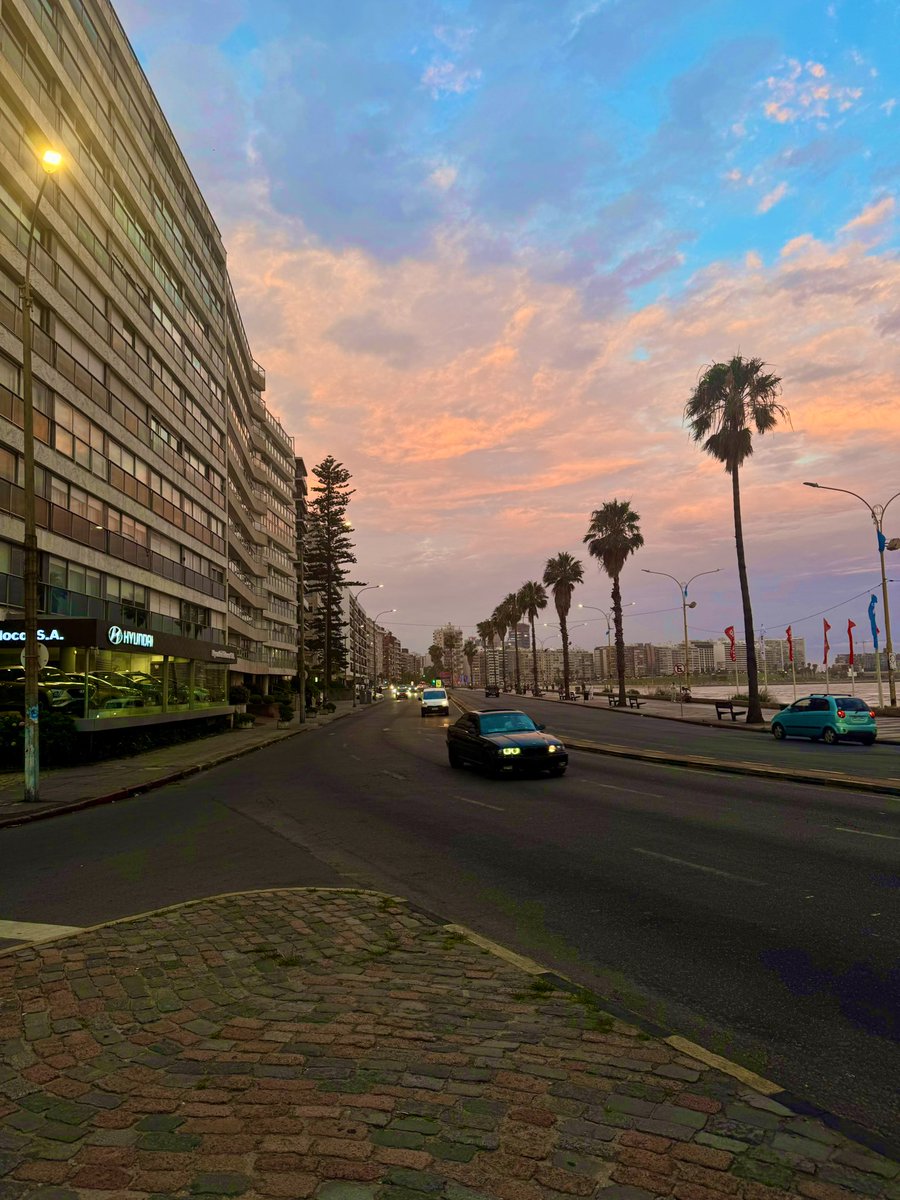 _ShannonRivera's tweet photo. 🇺🇾 In Montevideo for a quick work pitstop and, as always, hyper-fixating on stats about where I am, so in case you didn’t know: 

#Uruguay is a global leader in renewable energy, with 98% of its electricity coming from renewable sources. ☀️💨🌊 

They also have pretty 8PM sunsets https://t.co/p7cbs7Nhqa