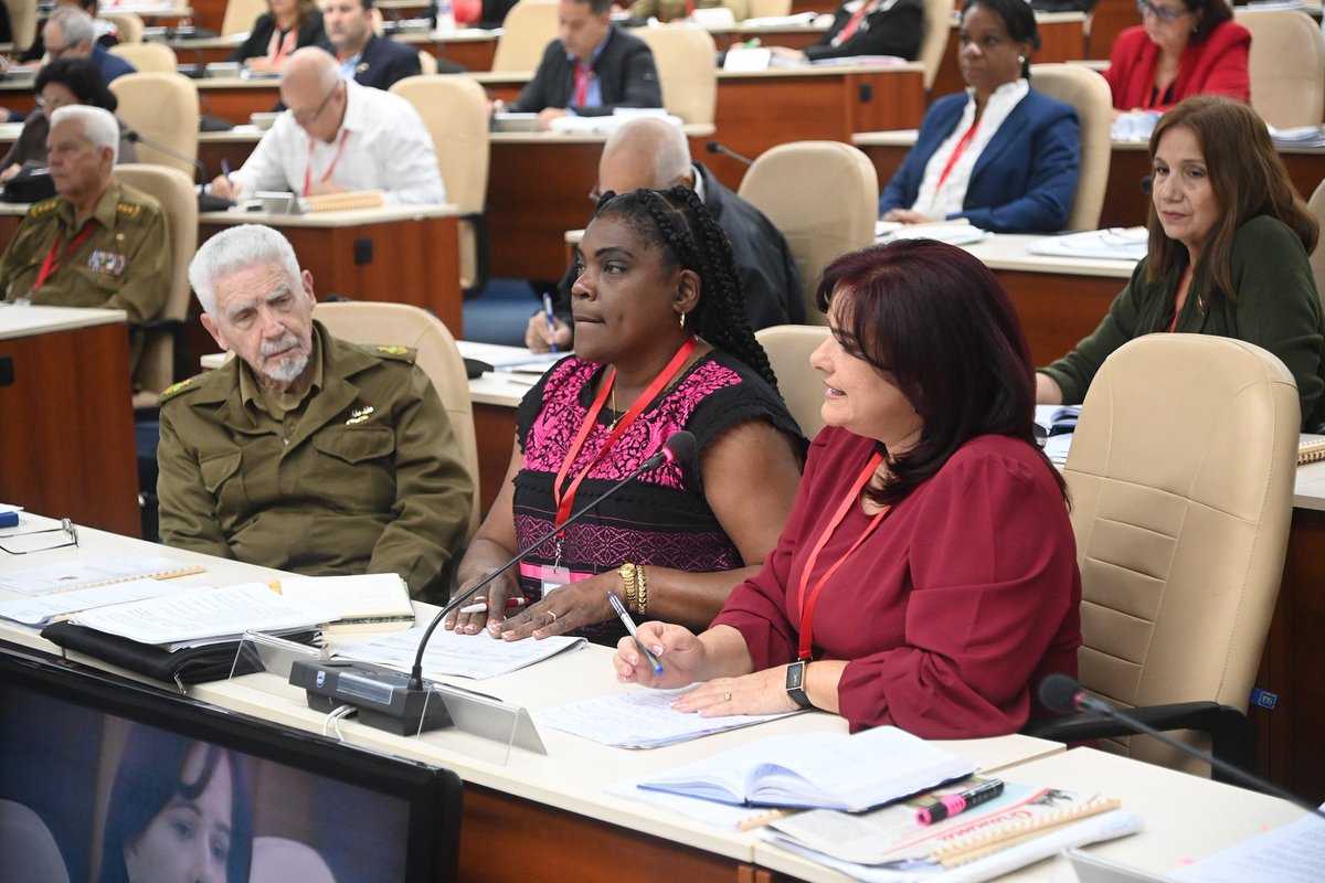 Evaluadas, en el #IXPlenoCC de <a href="/PartidoPCC/">Partido Comunista de Cuba</a> desde una perspectiva crítica, las acciones para enfrentar las desviaciones y tendencias negativas en la sociedad cubana actual. #Cuba🇨🇺 #ConLaFuerzaDeLaUnidad #PorCubaJuntosCreamos <a href="/DiazCanelB/">Miguel Díaz-Canel Bermúdez</a> <a href="/DrRobertoMOjeda/">Dr. Roberto Morales Ojeda</a> @CubaCentral
