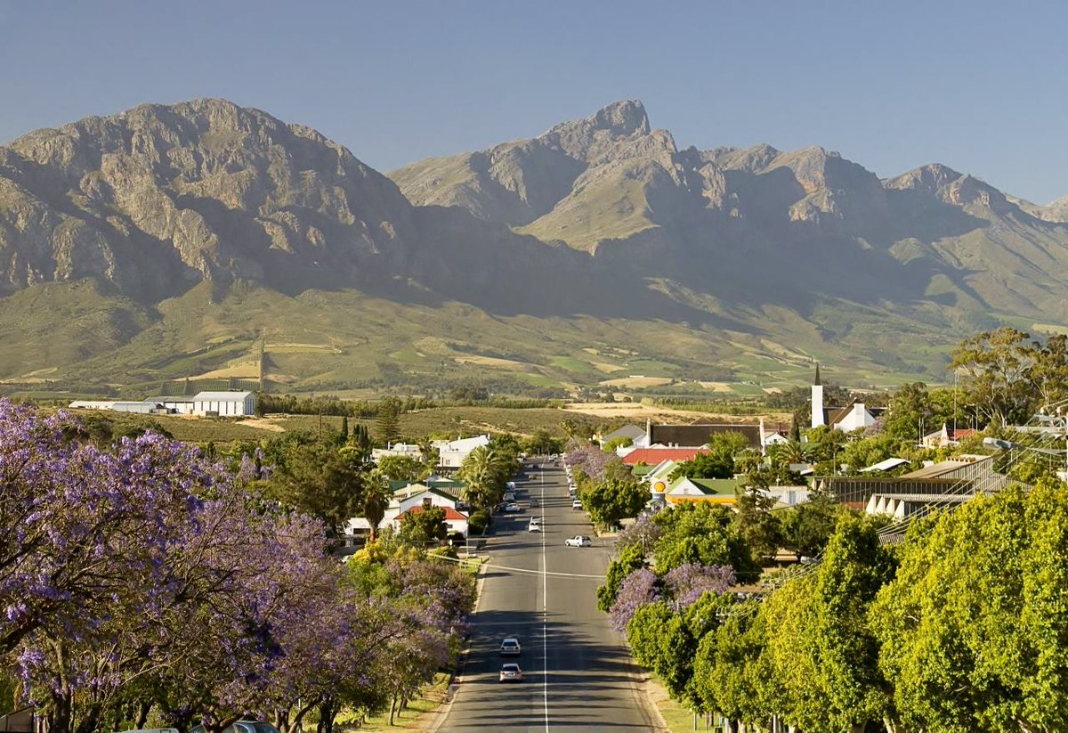 Just over two hours from Cape Town, this is a hidden gem waiting to be discovered | bit.ly/3DcKHjH

#Tulbach #DiscoverTulbagh #Theuniskraal #TheuniskraalWine