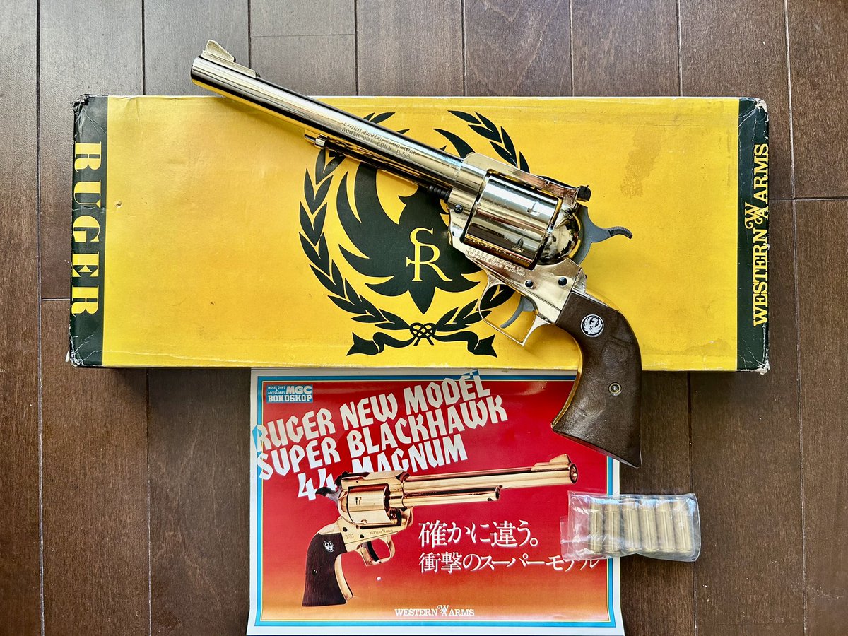 tenyou5660's tweet photo. むげんさんで、ゲット！
『ウエスタンアームズ製　ルガー・ニューモデル・スーパーブラックホーク　7.5inch』

SBHは正確な形状だけでなく、操作感がリアル。シリンダーのガタは最小で回転は滑らか。ハンマーのスプリングテンションも高く重い。そして重量も重い！　何せ1.3kg！

CMCのGSPに並ぶ傑作！ https://t.co/WYDUYyBJQg