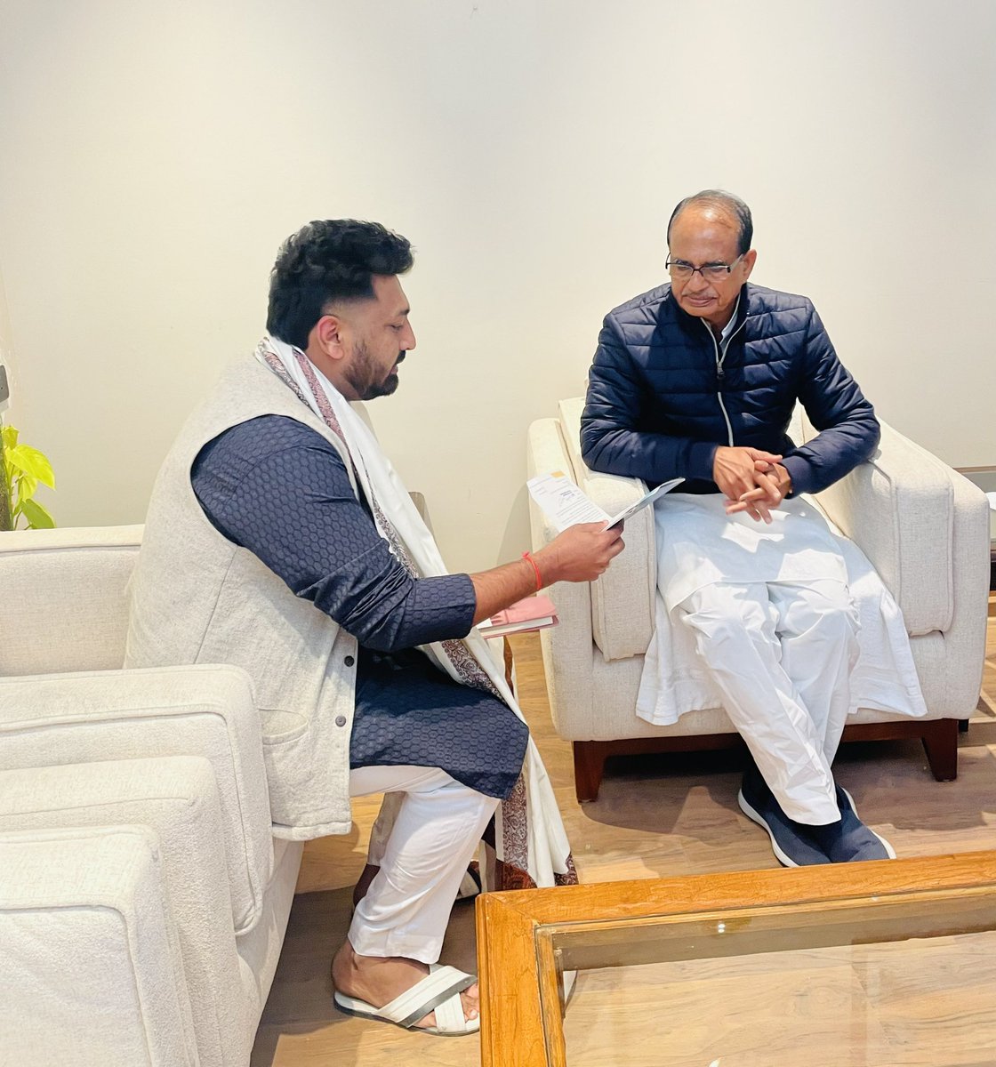 DigvijayHoPE's tweet photo. Privileged to meet Hon. Cabinet Minister of Agriculture and Farmers Welfare of India @ChouhanShivraj Ji and seek his blessings. 
Shared insights about the ongoing #BharatiyaKrishiSamvad aimed at addressing farmers’ challenges and empowering rural India. 
His encouragement strengthens our resolve to work for the welfare of our farmers. 
https://t.co/pjCBSn8o8v 
@AgriGoI @PMOIndia