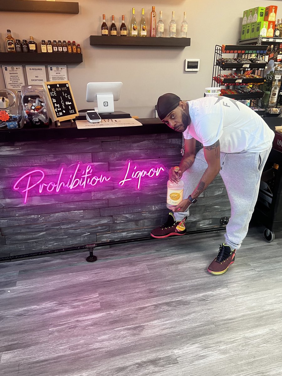 FACEMALONE's tweet photo. S/o #ProhibitionLiquor #ATL #Bomade https://t.co/AUEtxITKLb