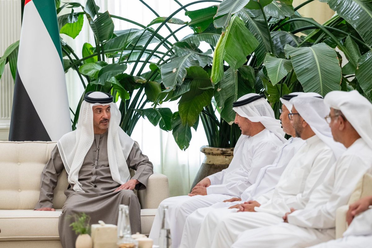 HazzaBinZayed's tweet photo. أطلقنا مبادرة التوظيف في منطقة العين بالتعاون بين"نافس" ومصرف الإمارات المركزي، والهادفة إلى خلق 4000 فرصة وظيفية وتدريبية في القطاع المالي والمصرفي. رفاهية مواطني الإمارات ومستقبلهم الزاهر أولوية القيادة، والتعاون بين القطاعين العام والخاص محوريّ لإنجاز مستهدفات الأجندة الوطنية. https://t.co/Xxh3MePR4R