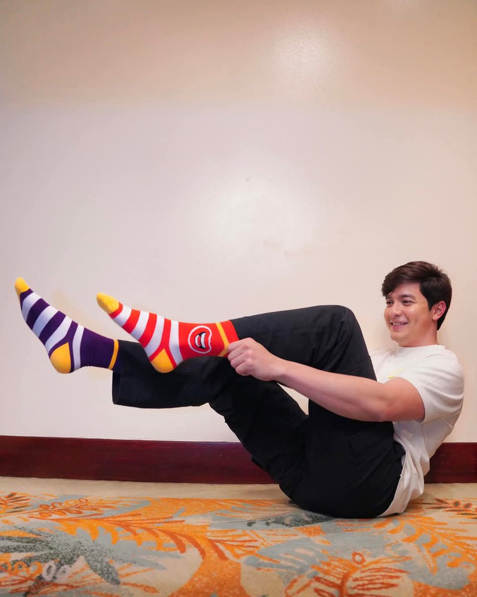 ALDENaticsQC_'s tweet photo. That's cool!!
Let's go out this weekend & check out one of these #SteptoHelp socks!!
Proceeds will go straight to Ronald McDonald House Charities (RMHC) to build their Bahay Bulilit Learning Centers.
Pop-up booth locations are available at the McDonald's page ๐
#AldenRichards https://t.co/y4TlK9THLy