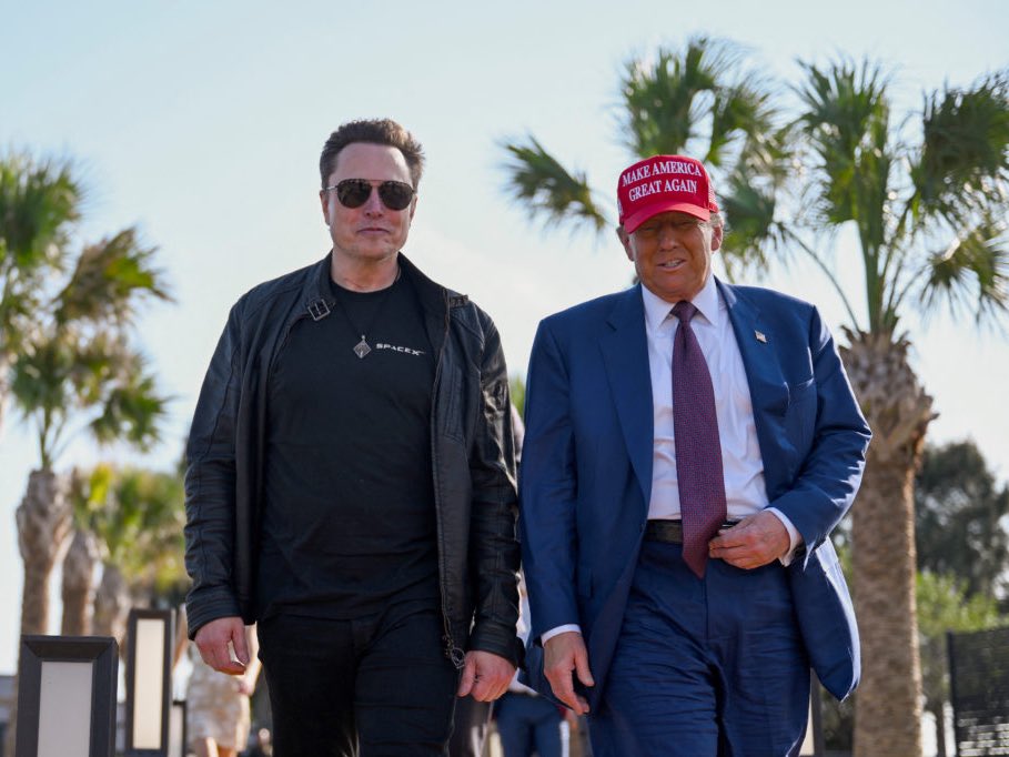 nicksortor's tweet photo. 🚨 JUST IN: Elon Musk says he will be going to the Army/Navy game with President Trump today
They’ll also by joined by:
➡️ Daniel Penny
➡️ Tulsi Gabbard
➡️ JD Vance
➡️ Pete Hegseth
➡️ Ron DeSantis
What a CREW! 🔥 https://t.co/7AWWDOcTtW